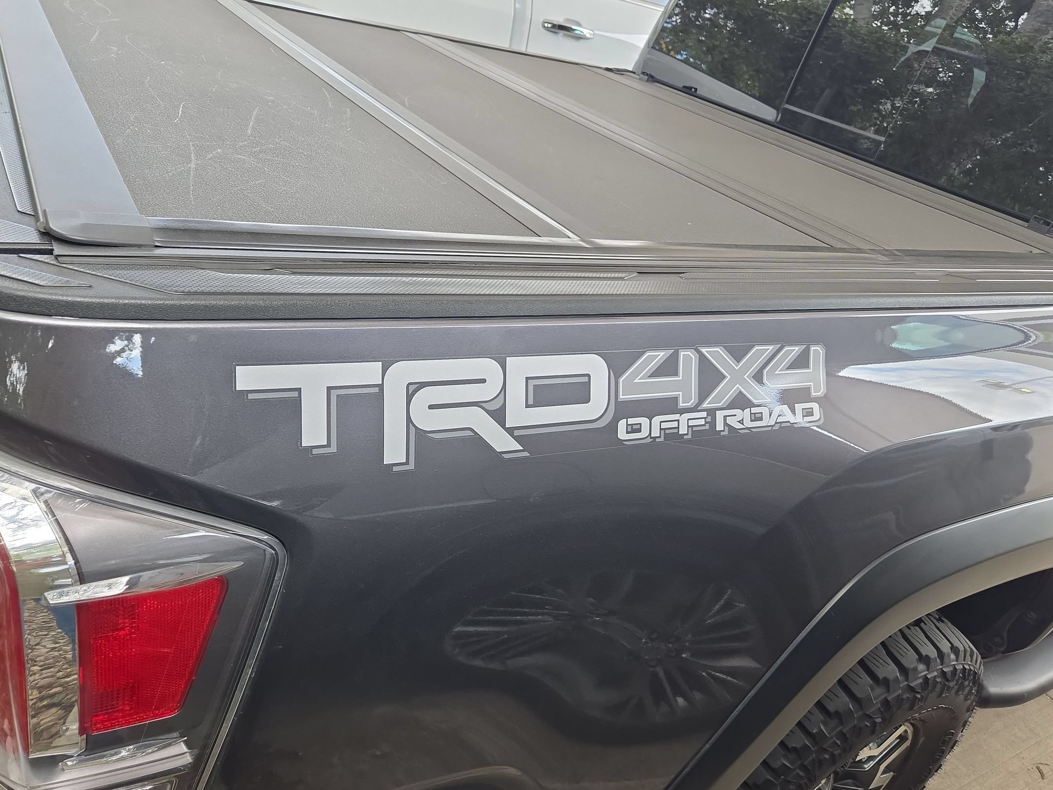 Used 2020 Toyota Tacoma TRD Off-Road w/ Technology Package AWD/4WD image 8
