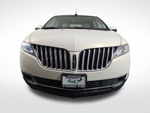Used 2013 Lincoln MKX Base image 2