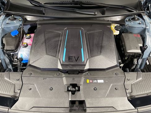 Certified 2024 Hyundai Ioniq 5 SEL RWD image 9
