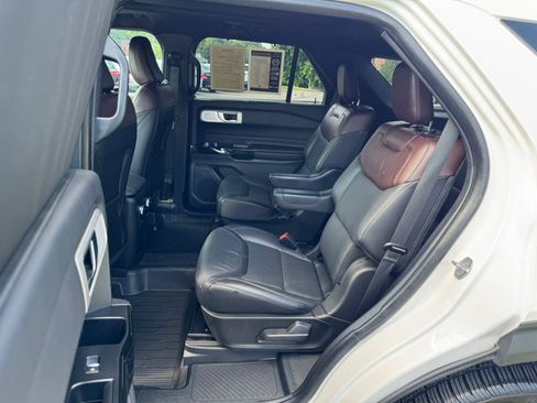 Used 2021 Ford Explorer Platinum w/ Equipment Group 601A AWD/4WD image 18