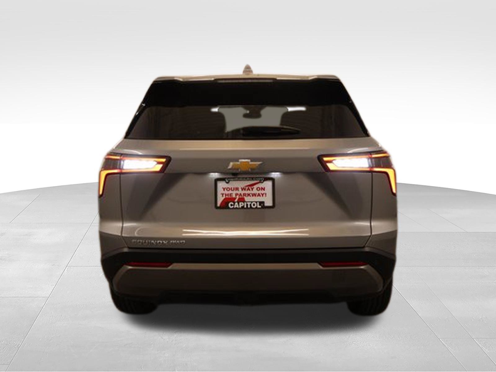 Used 2026 Chevrolet Equinox LT AWD/4WD image 3