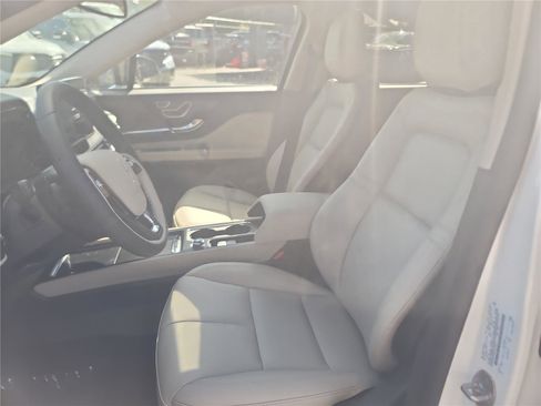 New 2026 Lincoln Corsair Premiere image 10