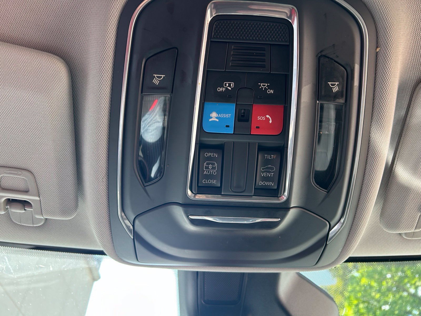 Used 2023 Jeep Grand Cherokee L Laredo AWD/4WD image 19