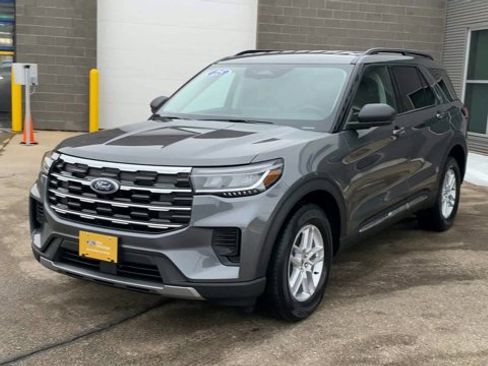 Certified 2025 Ford Explorer Active image 5