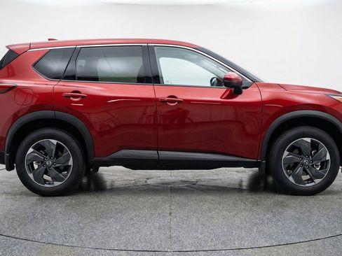 Used 2025 Nissan Rogue SV AWD/4WD image 11