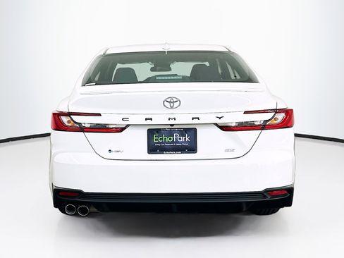 Used 2025 Toyota Camry SE image 7