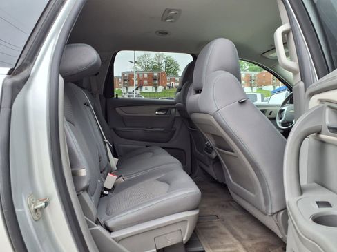 Used 2017 Chevrolet Traverse LT AWD/4WD image 24
