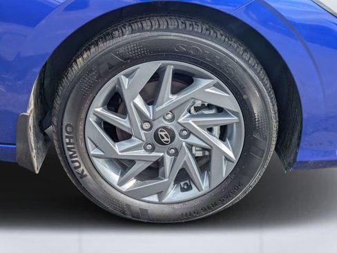 Used 2025 Hyundai Elantra Hybrid FWD image 11