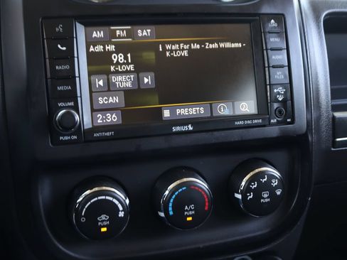 Used 2016 Jeep Patriot Latitude w/ Sun/Sound Group FWD image 27
