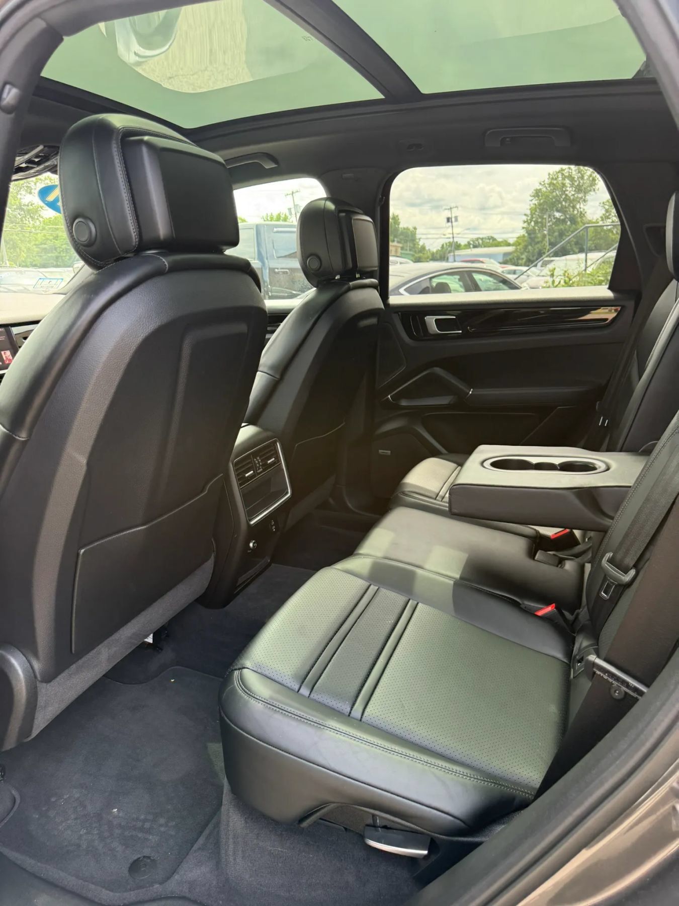 Used 2021 Porsche Cayenne AWD/4WD image 19