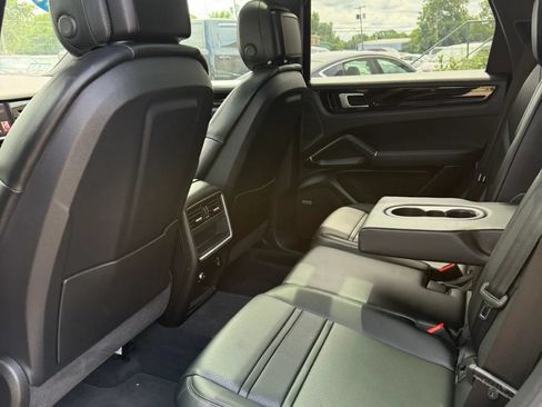 Used 2021 Porsche Cayenne AWD/4WD image 19