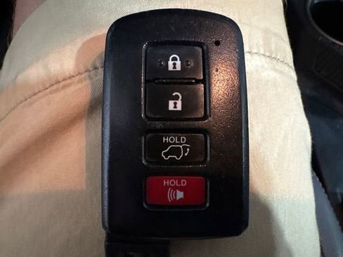 Used 2013 Toyota RAV4 Limited AWD/4WD image 16