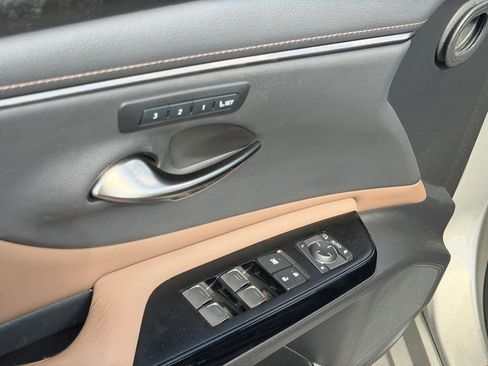 Used 2022 Lexus ES 350 w/ Premium Package image 13