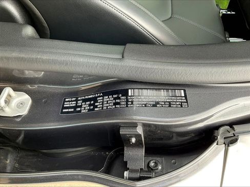 Used 2023 Alfa Romeo Stelvio Ti AWD/4WD image 19