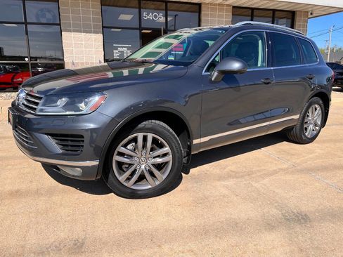 Used 2016 Volkswagen Touareg Executive AWD/4WD image 2