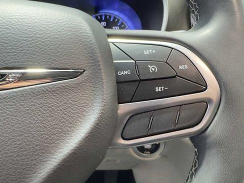 Used 2022 Chrysler Voyager LX FWD image 32