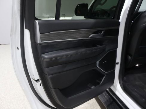 Used 2024 Jeep Wagoneer L Series III w/ Flexible Seating Group image 17