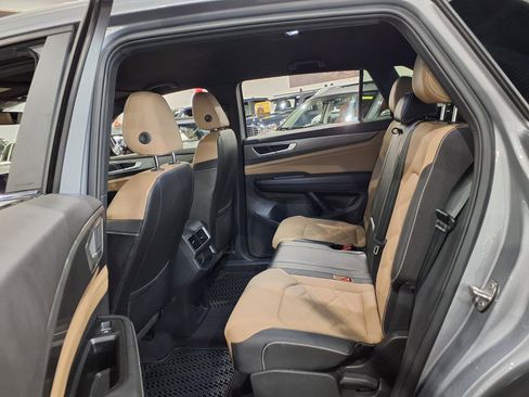 Used 2024 Volkswagen Atlas Cross Sport SE AWD/4WD image 17