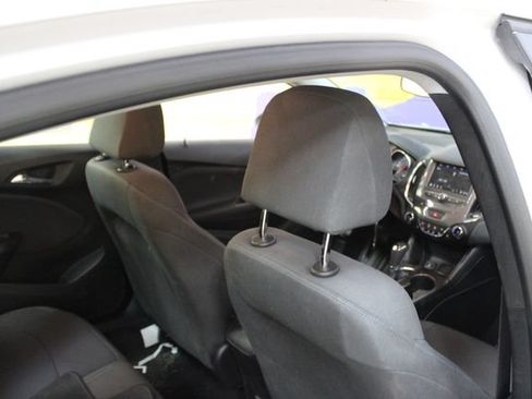 Used 2019 Chevrolet Cruze LT FWD image 10
