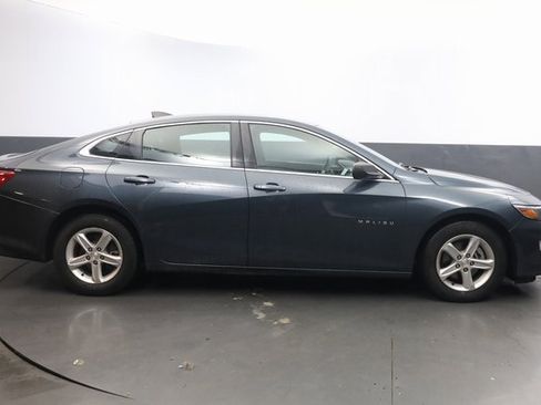 Used 2020 Chevrolet Malibu LS image 3
