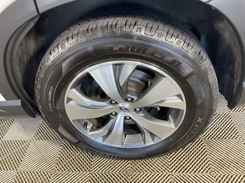 Used 2024 Subaru Ascent Premium w/ Convenience Package AWD/4WD image 9