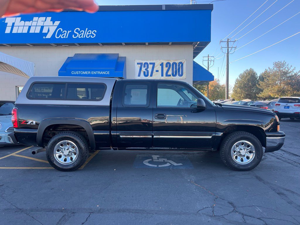 Used 2006 Chevrolet Silverado 1500 LT w/ Light Duty Power Package AWD/4WD image 2
