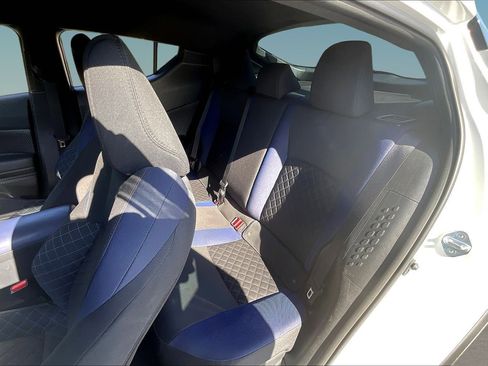 Used 2022 Toyota C-HR XLE FWD image 21