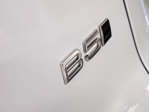 Certified 2026 Volvo XC40 B5 Plus AWD/4WD image 13