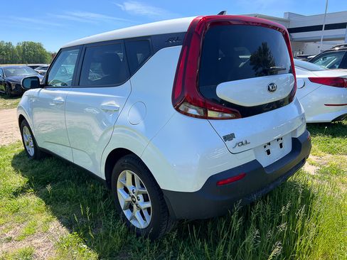 Used 2020 Kia Soul S FWD image 3