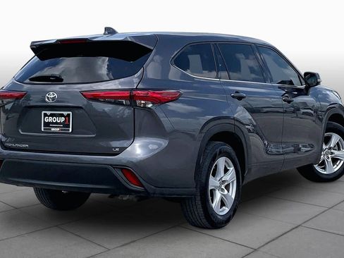 Used 2021 Toyota Highlander LE FWD image 13