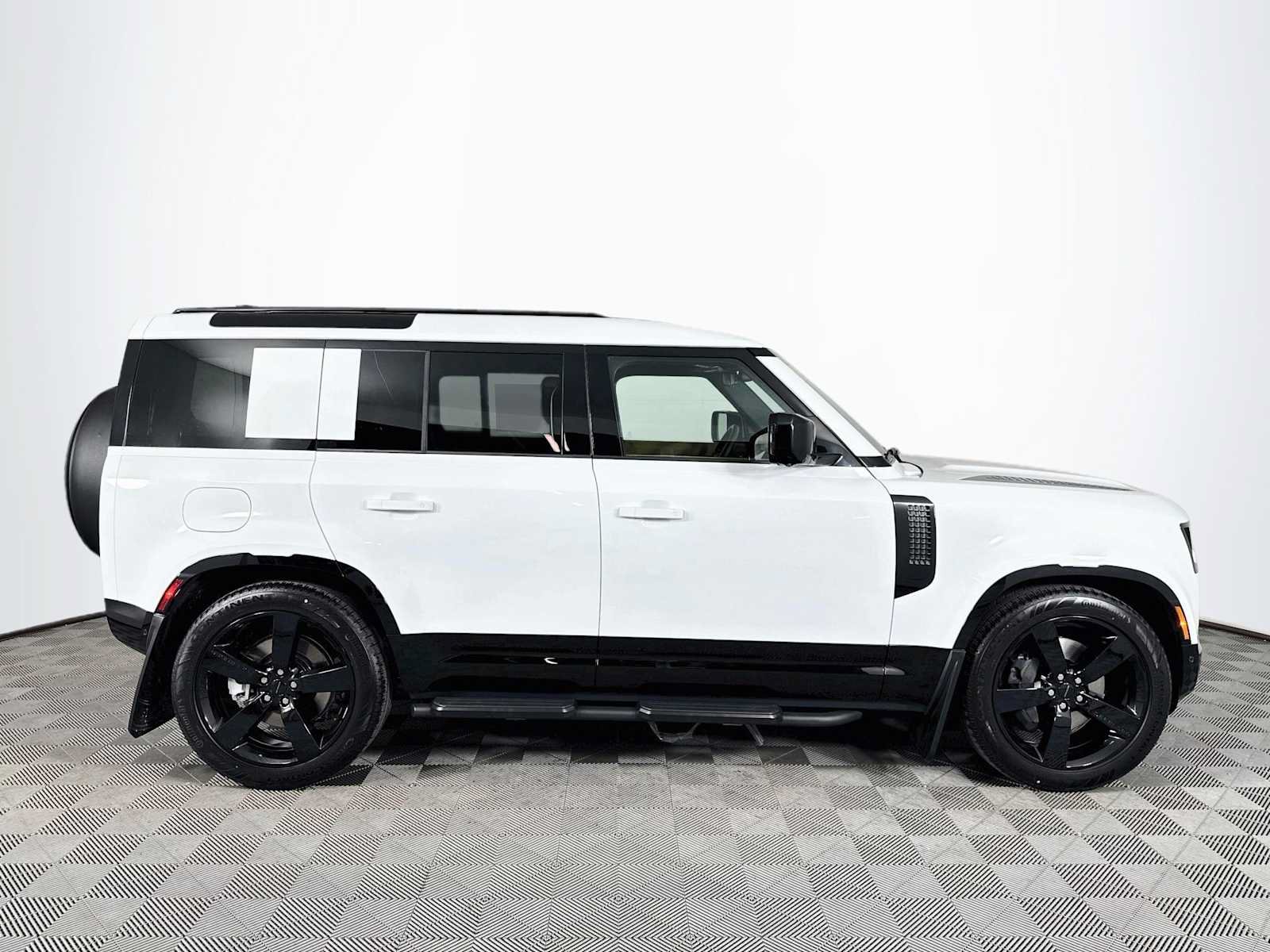 New 2026 Land Rover Defender 110 X-Dynamic SE AWD/4WD image 4