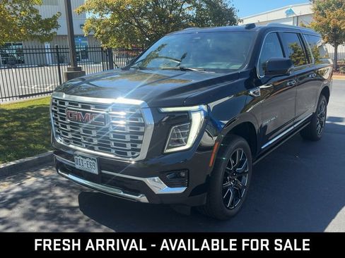 Used 2025 GMC Yukon XL Denali w/ Sun & Power Step Package AWD/4WD image 5