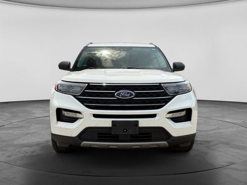 Used 2022 Ford Explorer XLT w/ Equipment Group 202A AWD/4WD image 2