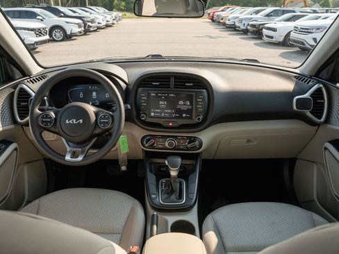 Used 2023 Kia Soul LX FWD image 22