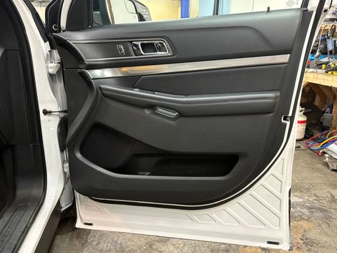 Used 2018 Ford Explorer XLT w/ Equipment Group 202A image 28