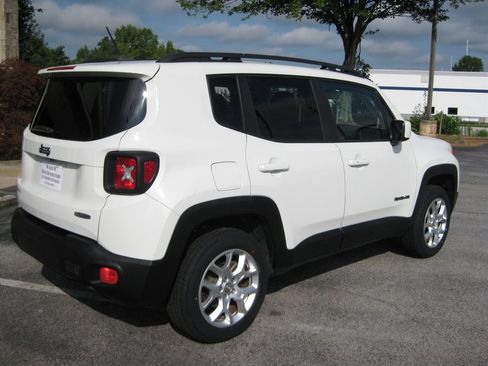 Used 2017 Jeep Renegade Latitude w/ Cold Weather Group AWD/4WD image 8