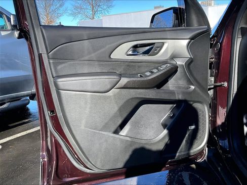 Used 2023 Chevrolet Traverse LT w/ LT Premium Package AWD/4WD image 9