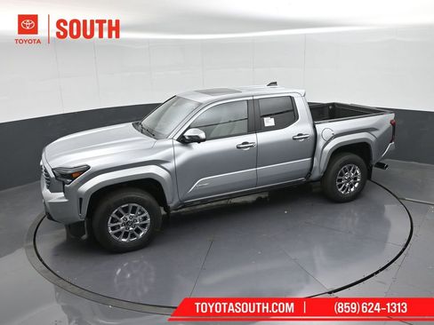 Used 2025 Toyota Tacoma Limited image 46