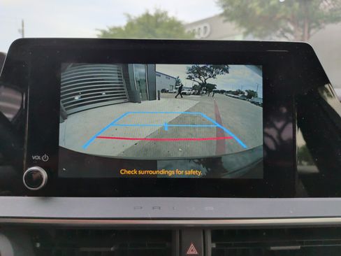 Used 2024 Toyota Prius XLE FWD image 24