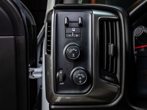 Used 2018 Chevrolet Silverado 1500 LT w/ All Star Edition image 22