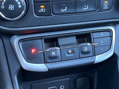 Used 2024 GMC Terrain SLE image 33