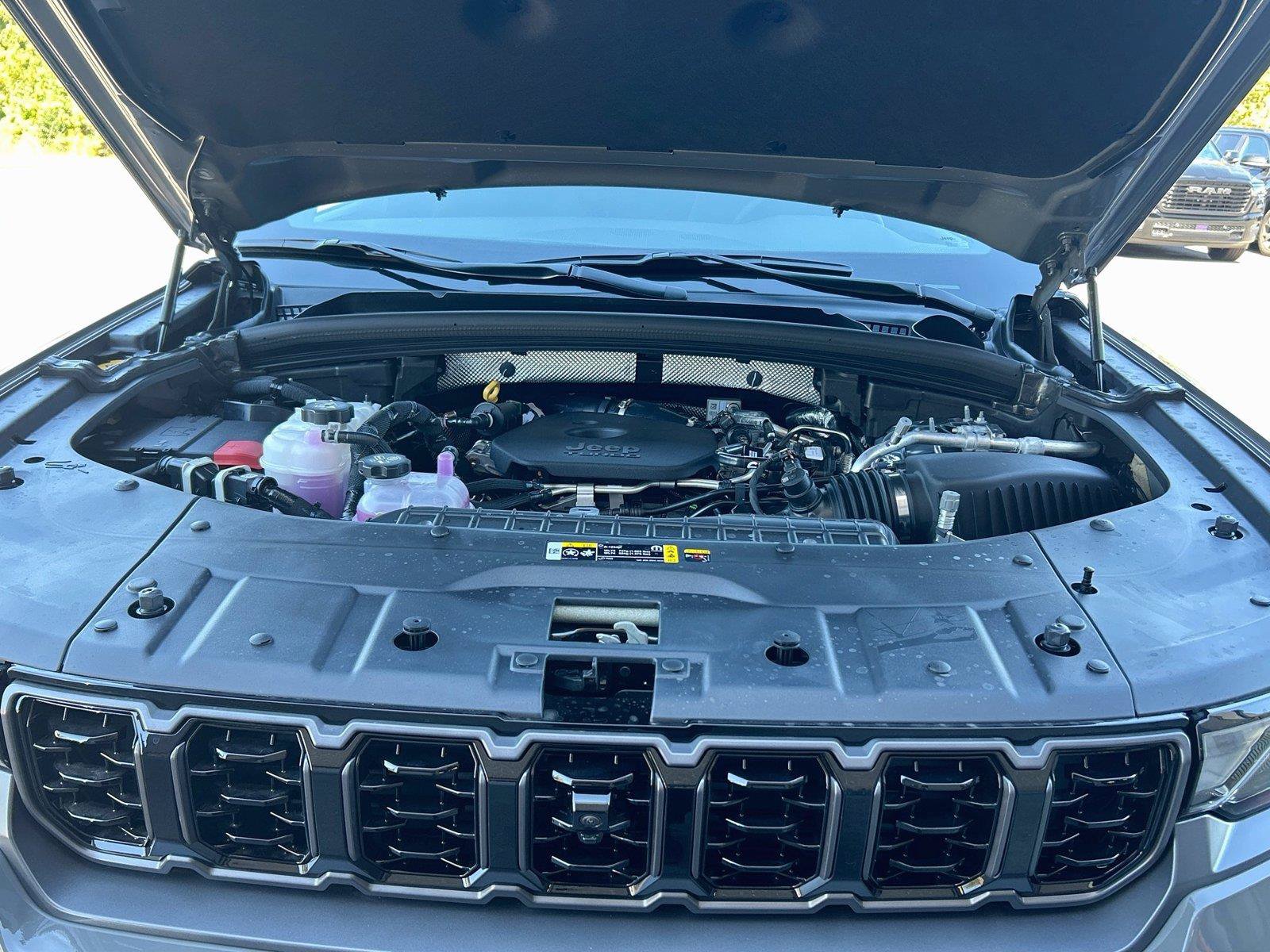 New 2027 Jeep Grand Cherokee Limited AWD/4WD image 10