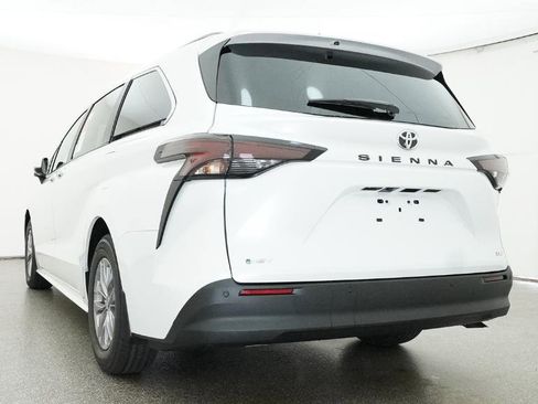 New 2026 Toyota Sienna XLE FWD image 20