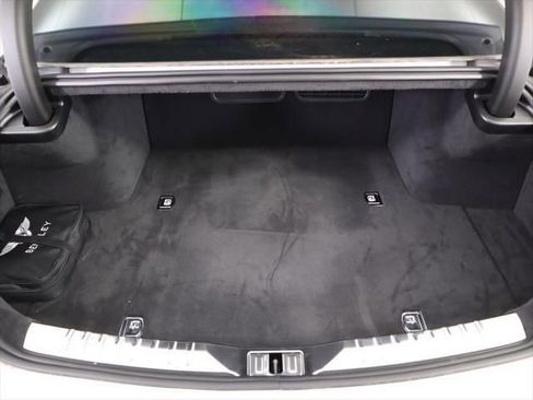 Used 2025 Bentley Flying Spur Plug-In Hybrid image 29