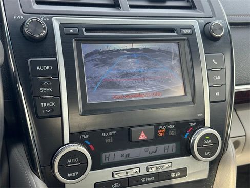 Used 2014 Toyota Camry L image 26