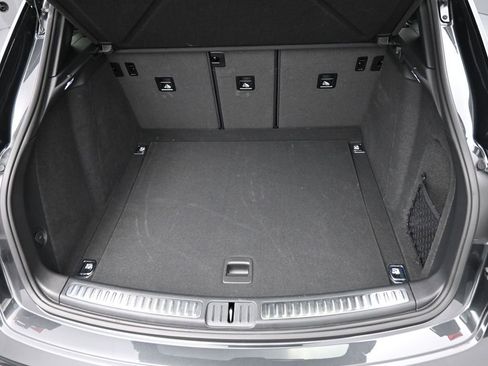 Certified 2025 Porsche Macan AWD/4WD image 33