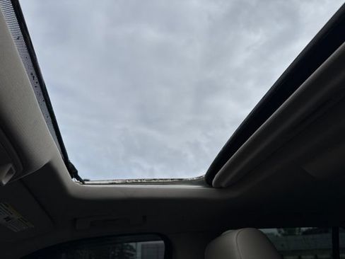 Used 2015 Cadillac Escalade Luxury AWD/4WD image 16