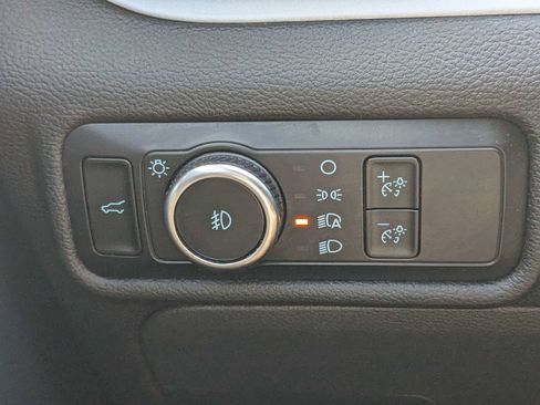 Certified 2024 Ford Explorer XLT w/ Equipment Group 202A RWD image 28