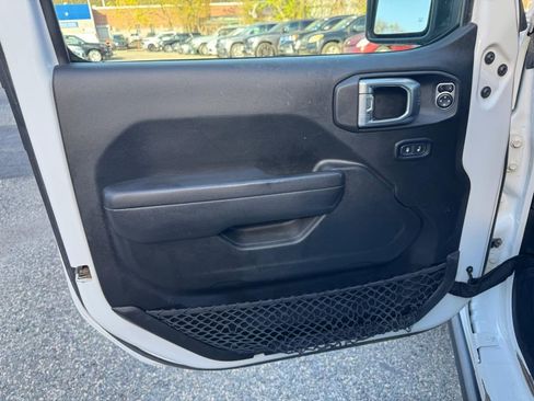 Used 2022 Jeep Wrangler Willys AWD/4WD image 11