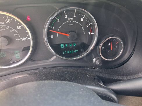 Used 2015 Jeep Wrangler Sport w/ Connectivity Group AWD/4WD image 12